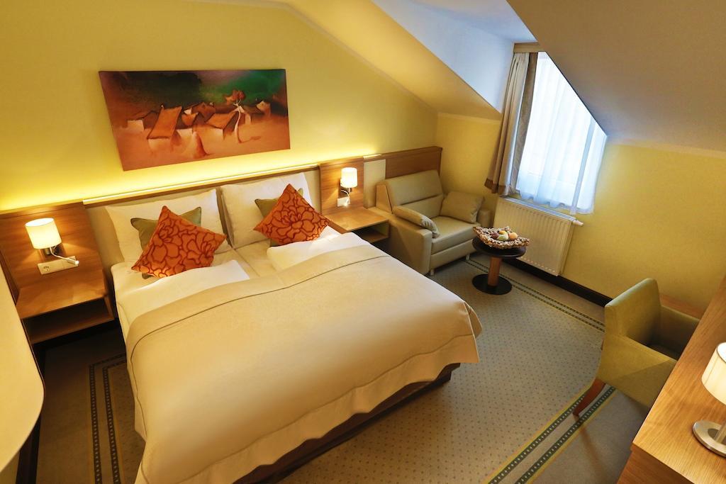 Hotel Leobersdorfer Hof Экстерьер фото
